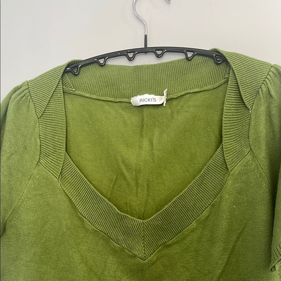 Green V-Neck Short Sleeve Top - Picture 2 of 7